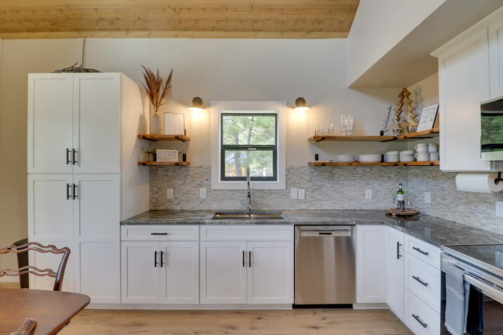 Lakeside Cabin Retreat w/ Private Hot Tub!