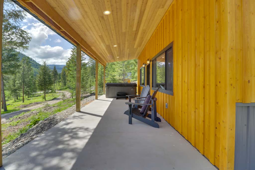 Lakeside Cabin Retreat w/ Private Hot Tub!