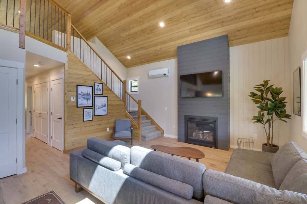 Lakeside Cabin Retreat w/ Private Hot Tub!