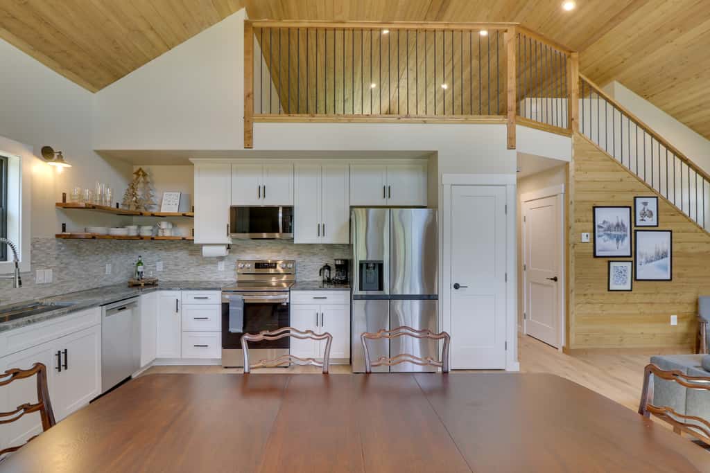Lakeside Cabin Retreat w/ Private Hot Tub!