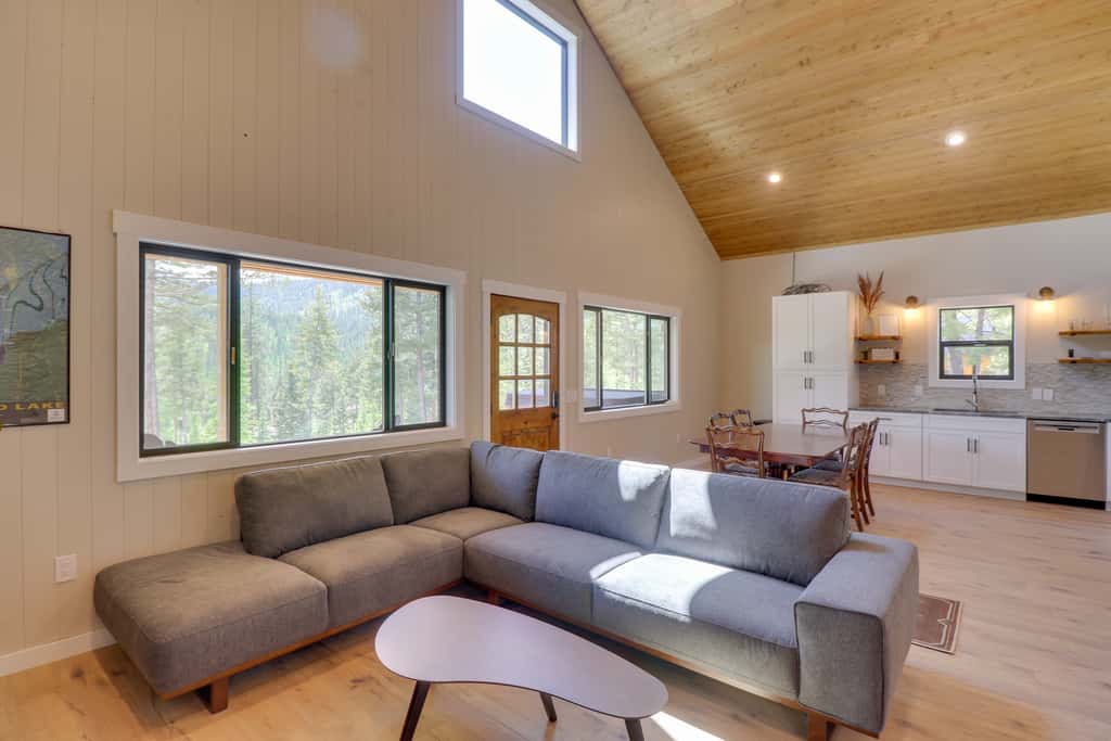 Lakeside Cabin Retreat w/ Private Hot Tub!