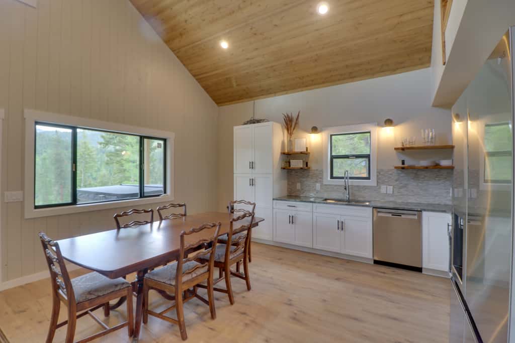 Lakeside Cabin Retreat w/ Private Hot Tub!
