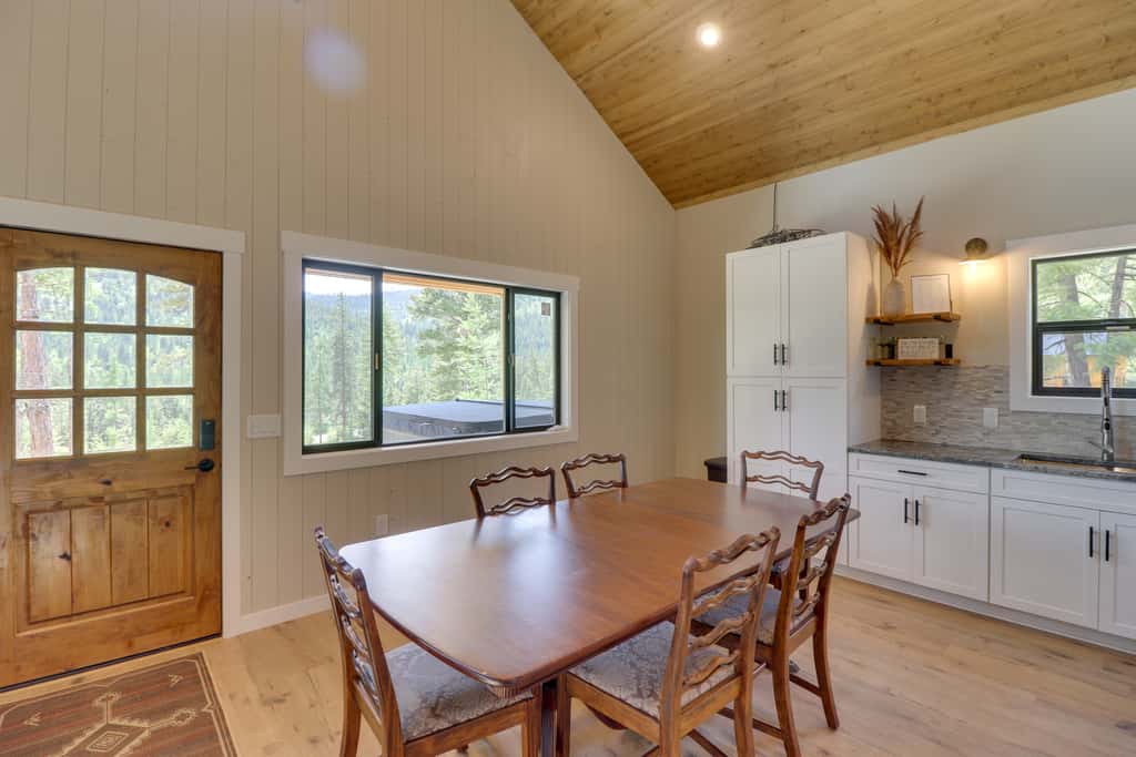 Lakeside Cabin Retreat w/ Private Hot Tub!