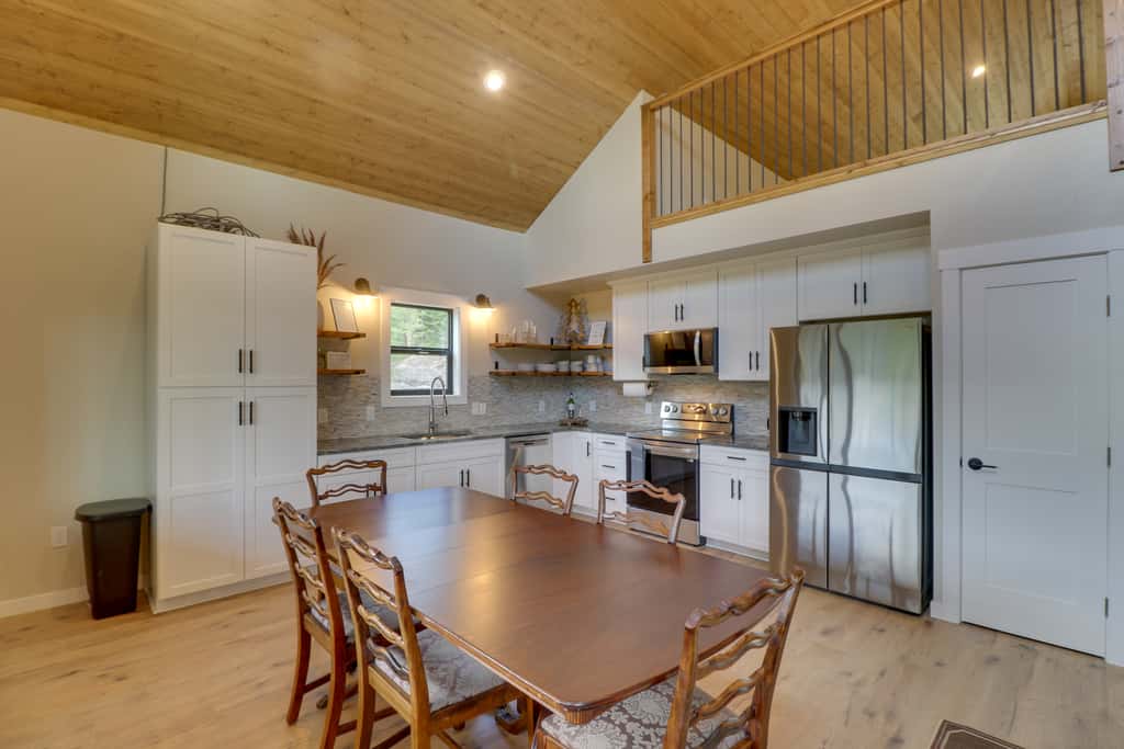 Lakeside Cabin Retreat w/ Private Hot Tub!