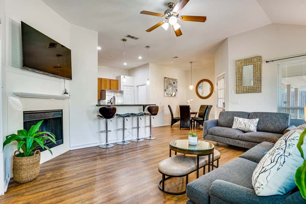 Modern Home Near DFW: Work, Play + Relax!