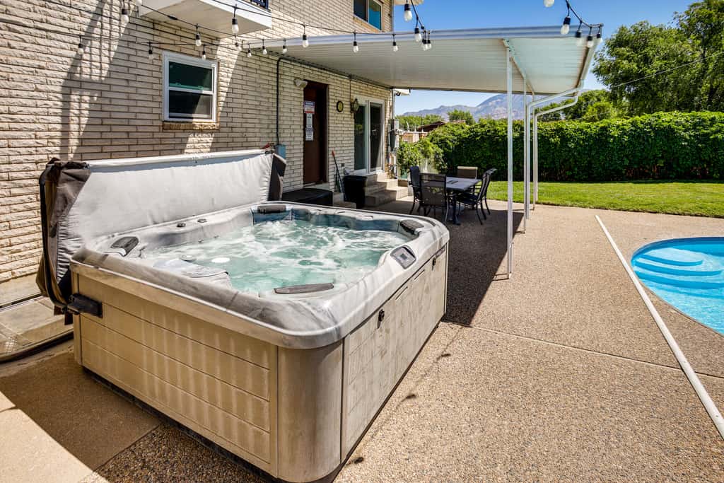 Pool & Hot Tub Access: Luxury Roy Oasis!