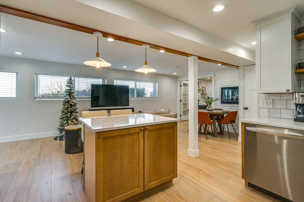 Pool & Hot Tub Access: Luxury Roy Oasis!