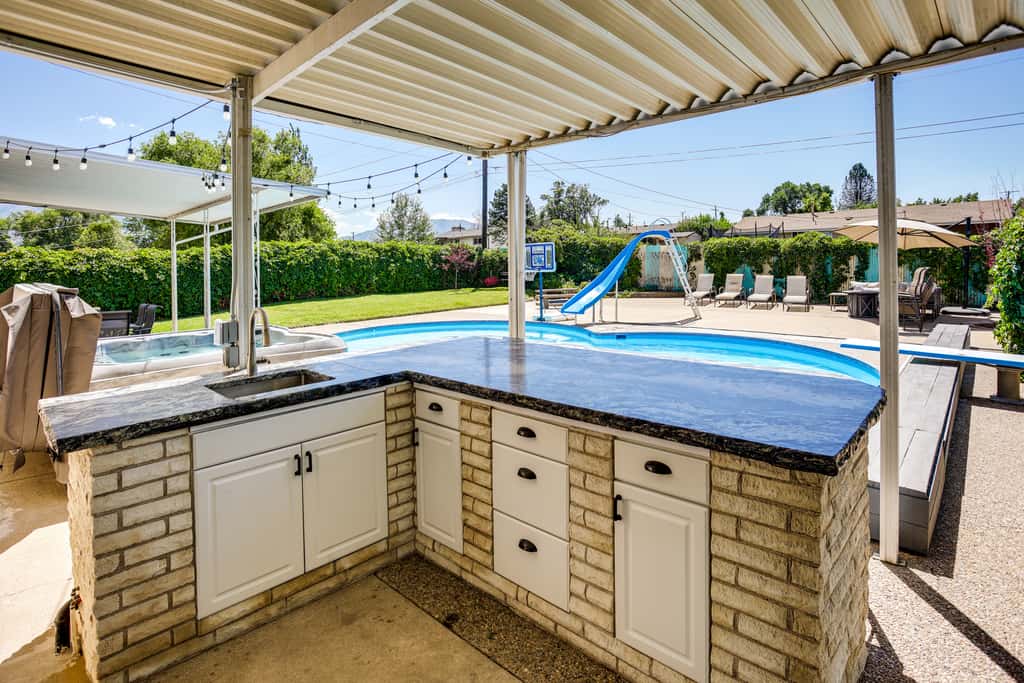 Pool & Hot Tub Access: Luxury Roy Oasis!