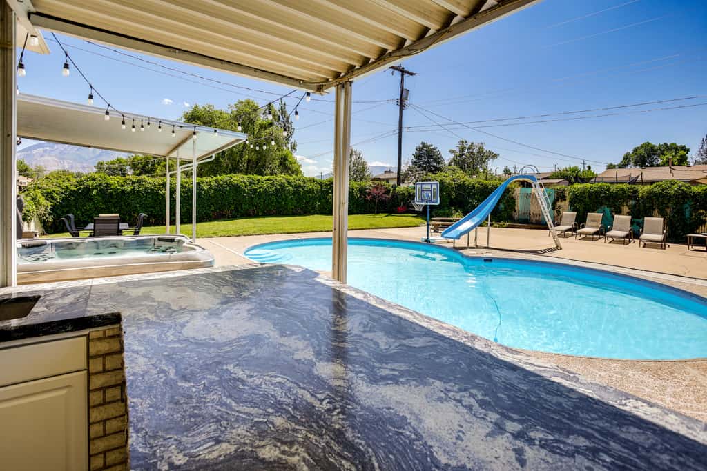 Pool & Hot Tub Access: Luxury Roy Oasis!