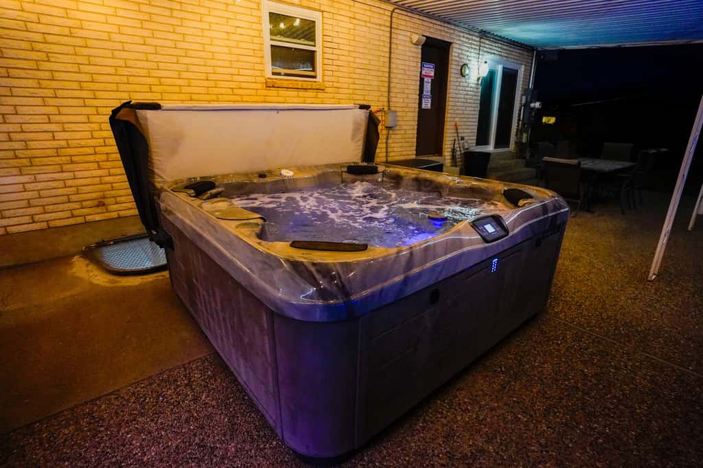 Pool & Hot Tub Access: Luxury Roy Oasis!