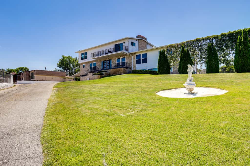 Pool & Hot Tub Access: Luxury Roy Oasis!