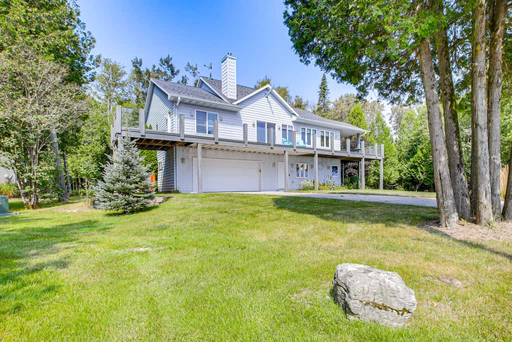 Beach Access on Lake Michigan: Sturgeon Bay Home