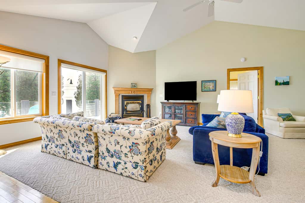Beach Access on Lake Michigan: Sturgeon Bay Home