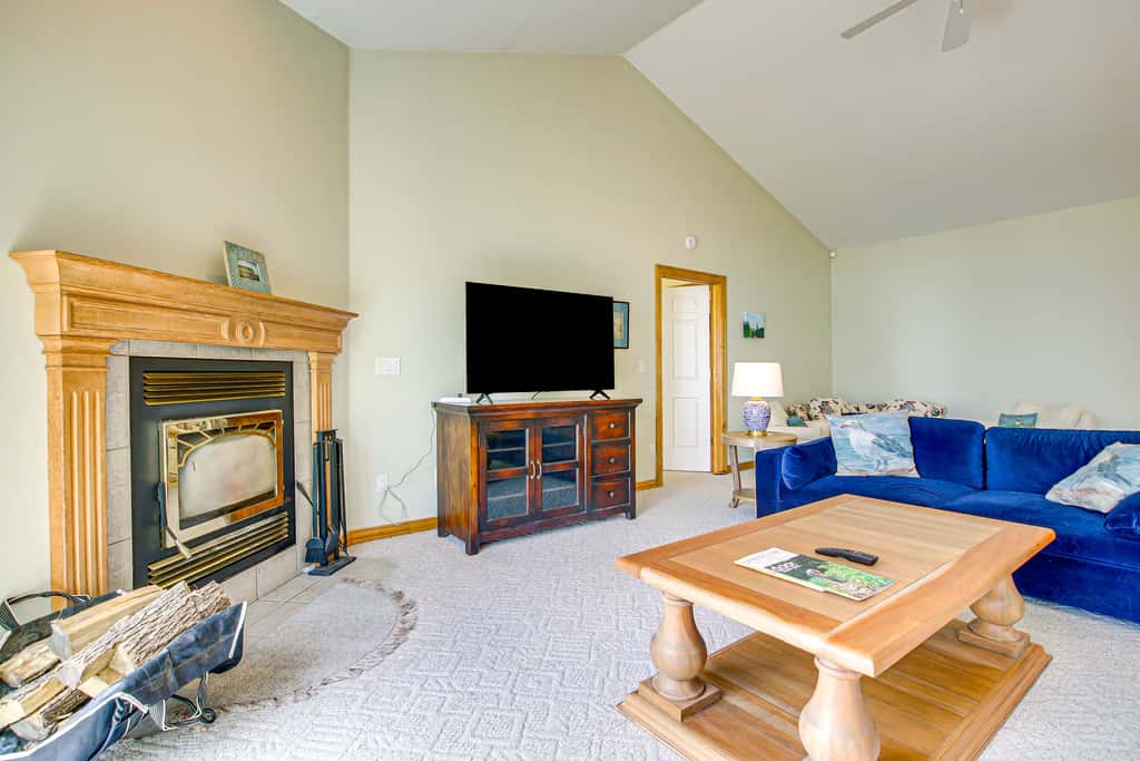 Beach Access on Lake Michigan: Sturgeon Bay Home