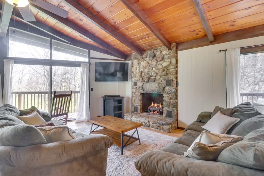 McGaheysville Vacation Rental: Yard & Fire Pit!