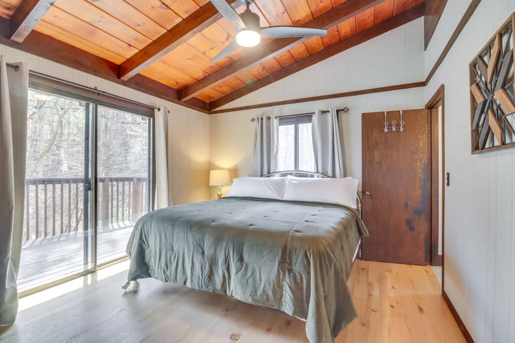 McGaheysville Vacation Rental: Yard & Fire Pit!