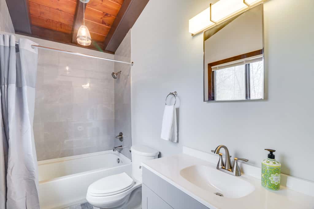 McGaheysville Vacation Rental: Yard & Fire Pit!