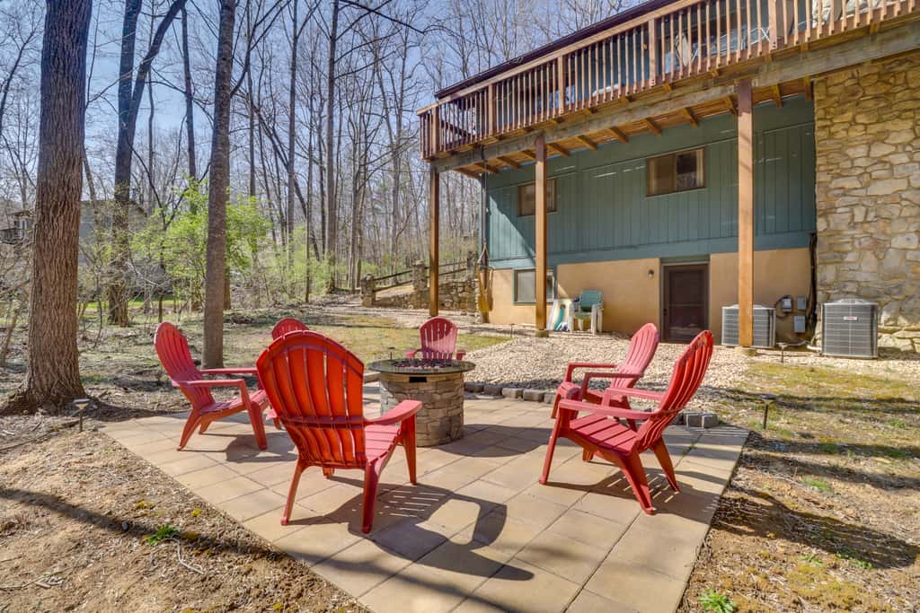McGaheysville Vacation Rental: Yard & Fire Pit!