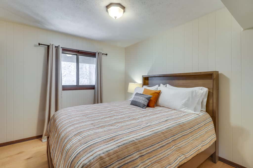 McGaheysville Vacation Rental: Yard & Fire Pit!