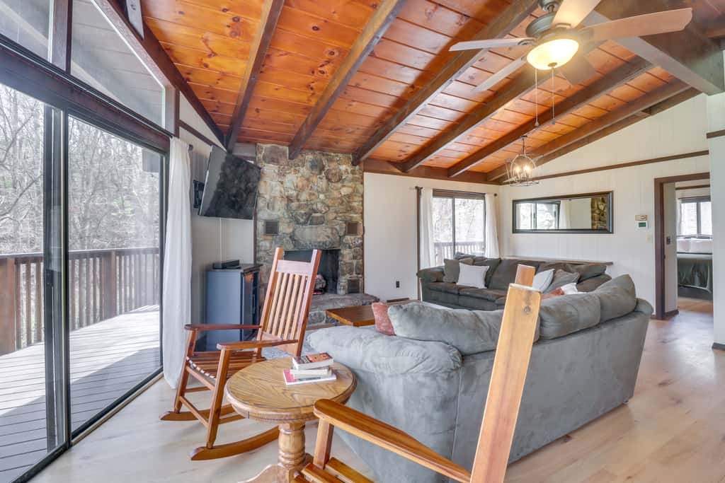 McGaheysville Vacation Rental: Yard & Fire Pit!