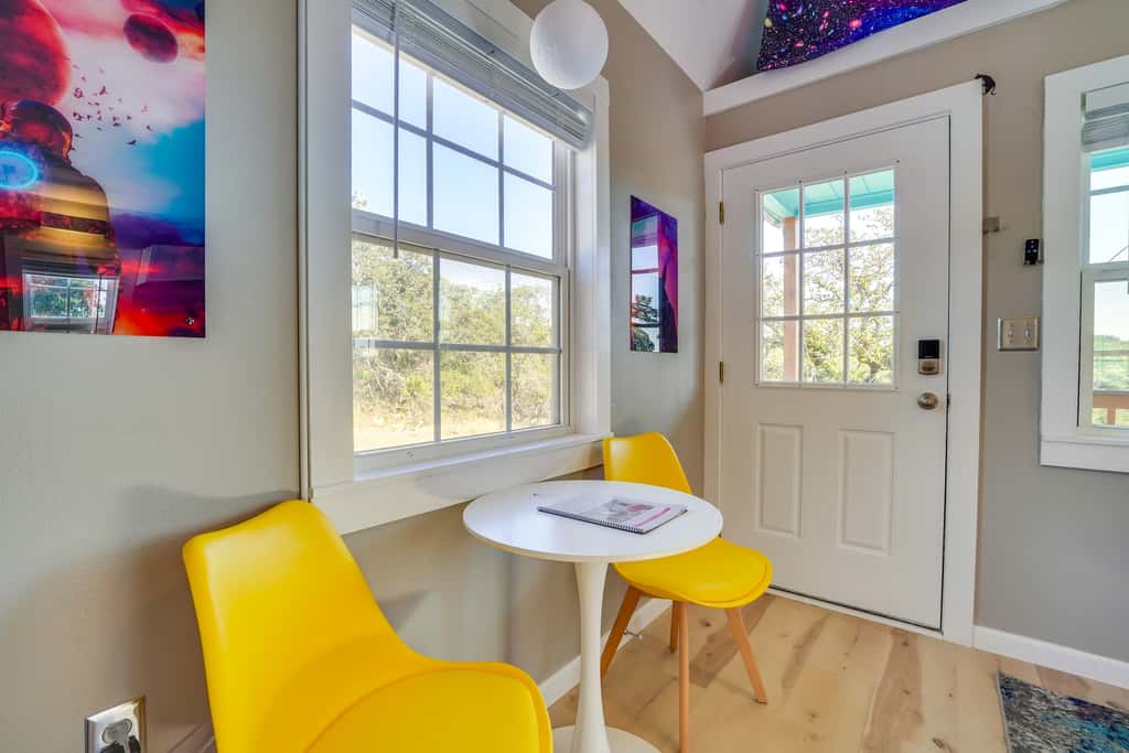 'Galactikitty' - Quirky Cabin Near Lake Brownwood!