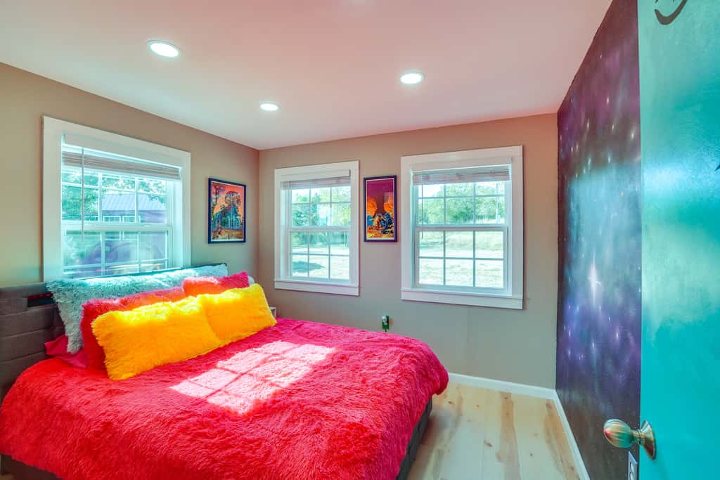 'Galactikitty' - Quirky Cabin Near Lake Brownwood!