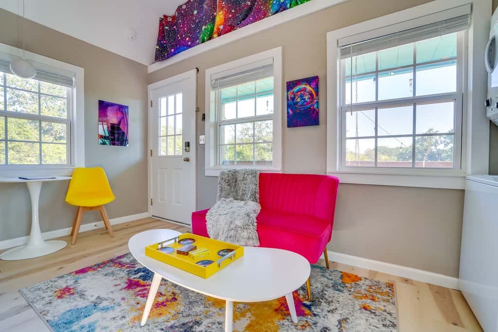'Galactikitty' - Quirky Cabin Near Lake Brownwood!
