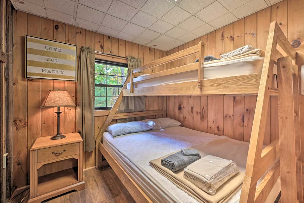 1 Mi to Raystown Lake: 'Clint Eastwood' Cabin