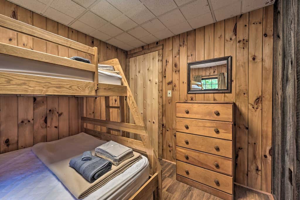 1 Mi to Raystown Lake: 'Clint Eastwood' Cabin