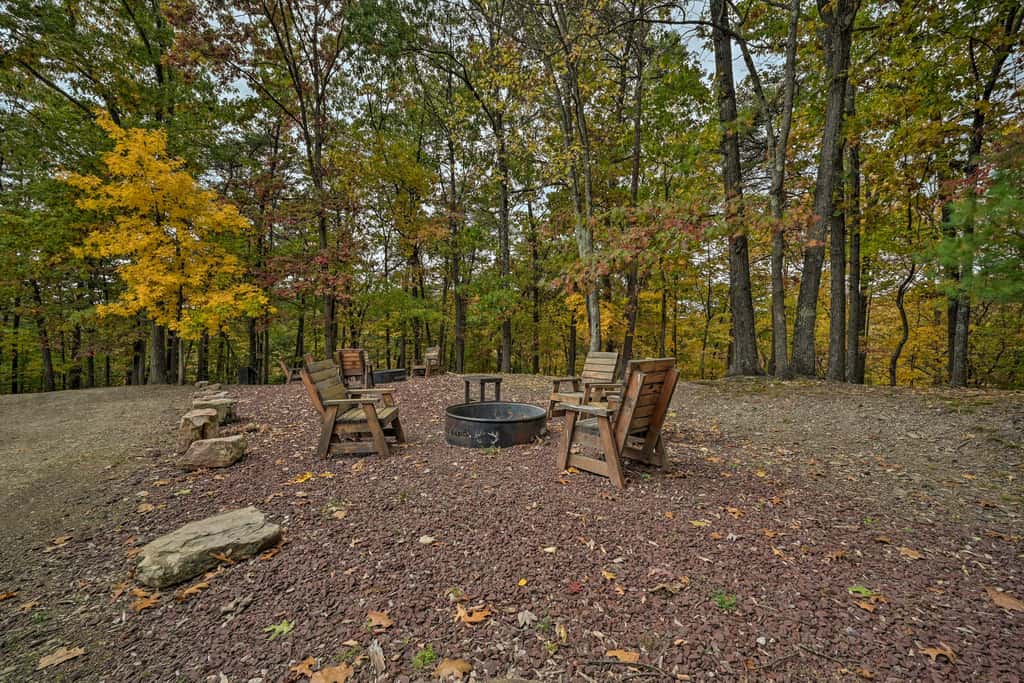 1 Mi to Raystown Lake: 'Clint Eastwood' Cabin