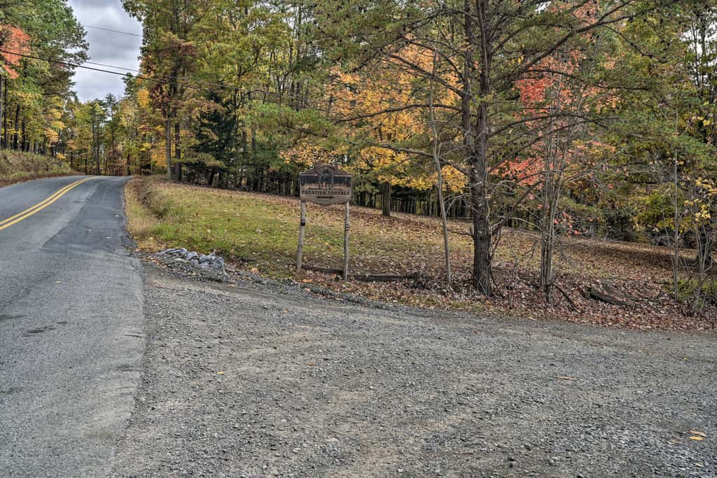 1 Mi to Raystown Lake: 'Clint Eastwood' Cabin
