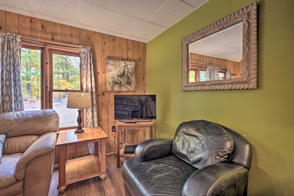 1 Mi to Raystown Lake: 'Clint Eastwood' Cabin
