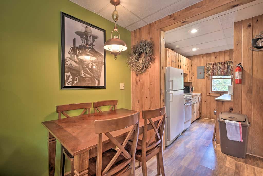 1 Mi to Raystown Lake: 'Clint Eastwood' Cabin