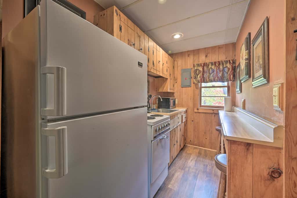 1 Mi to Raystown Lake: 'Clint Eastwood' Cabin
