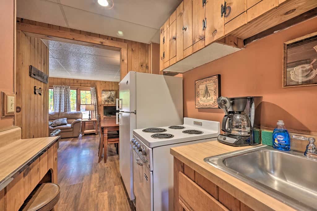 1 Mi to Raystown Lake: 'Clint Eastwood' Cabin