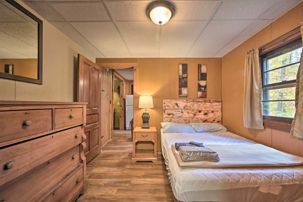 1 Mi to Raystown Lake: 'Clint Eastwood' Cabin