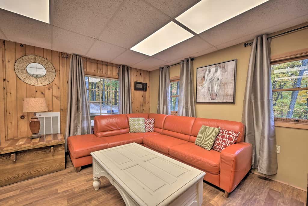‘John Wayne' Apartment - Deck, BBQ, Horses On-Site