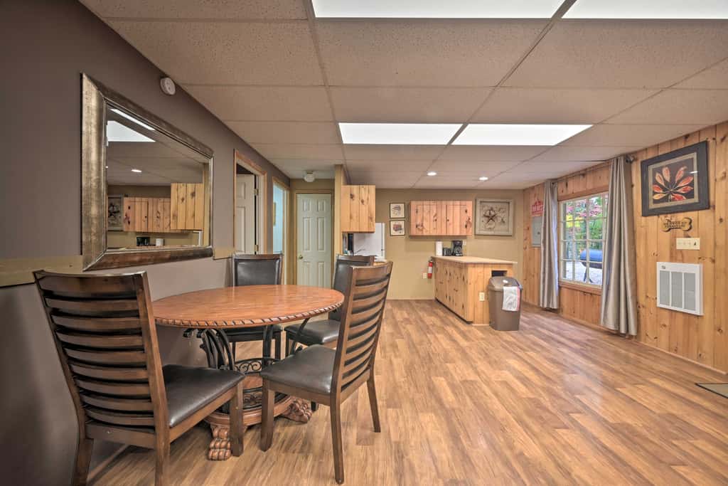 ‘John Wayne' Apartment - Deck, BBQ, Horses On-Site