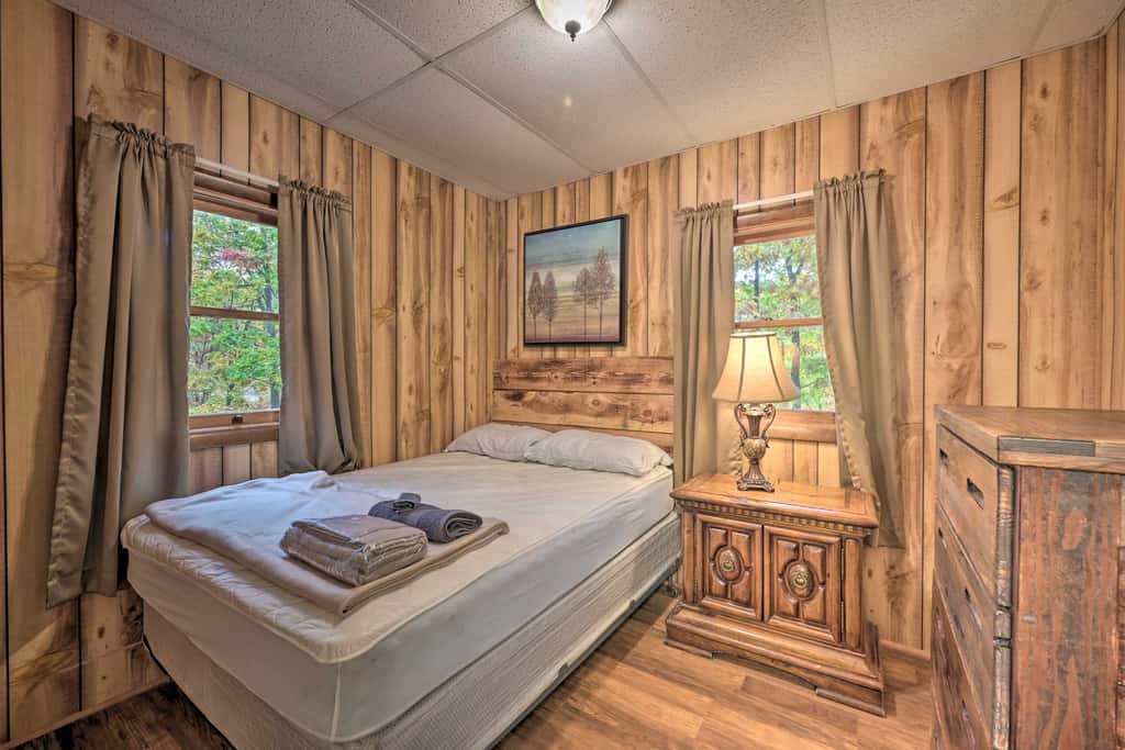 ‘John Wayne' Apartment - Deck, BBQ, Horses On-Site