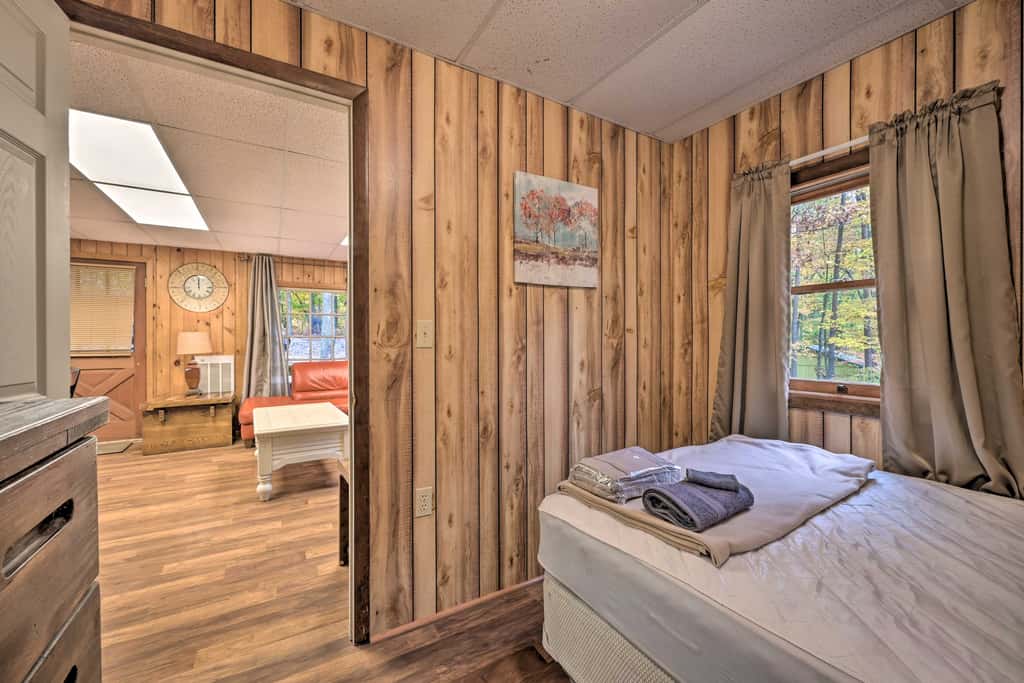 ‘John Wayne' Apartment - Deck, BBQ, Horses On-Site