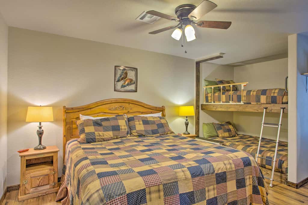 All-Encompassing Family Retreat Near Lake Texoma!