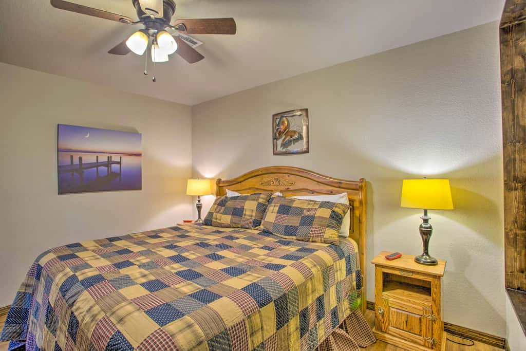 All-Encompassing Family Retreat Near Lake Texoma!