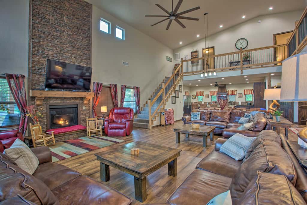 All-Encompassing Family Retreat Near Lake Texoma!