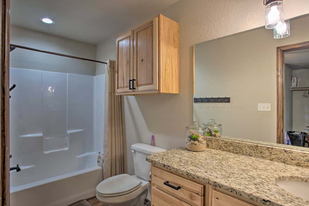 All-Encompassing Family Retreat Near Lake Texoma!
