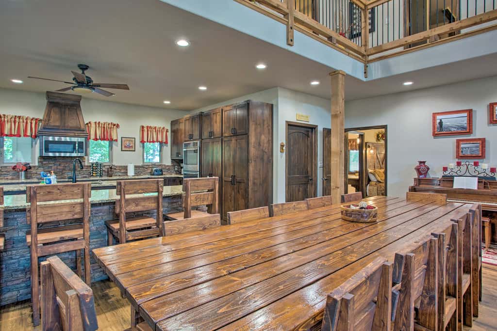 All-Encompassing Family Retreat Near Lake Texoma!