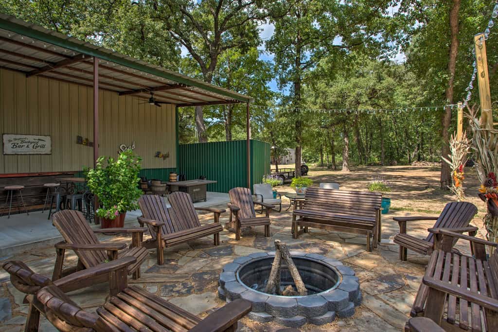 All-Encompassing Family Retreat Near Lake Texoma!