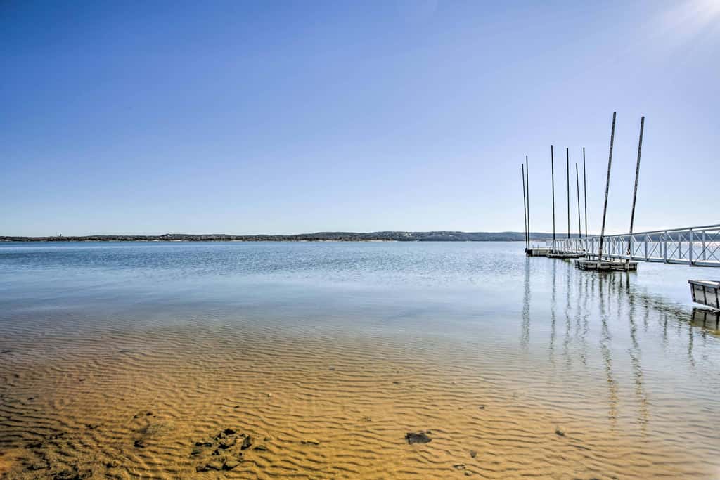 All-Encompassing Family Retreat Near Lake Texoma!