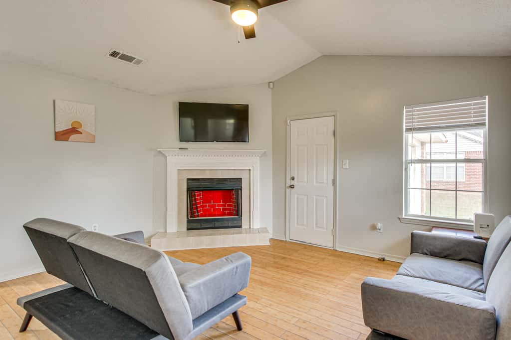 Explore Gulfport Beaches: Family Home w/ Yard