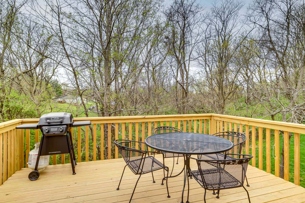 8 Mi to Ark Encounter: Family Home w/ Deck & Grill