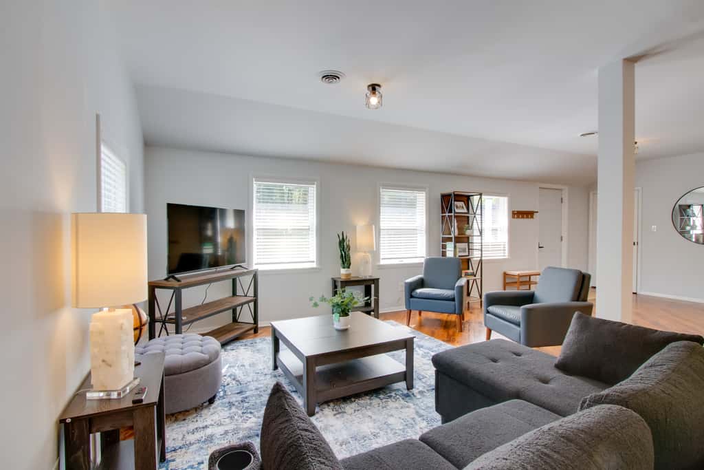 Peaceful Country Apt: Extended Stays Welcome!